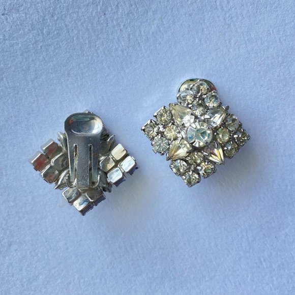 Vintage Clear Rhinestones Prong-set Clip On Back Earrings 1.2” - Picture 6 of 9